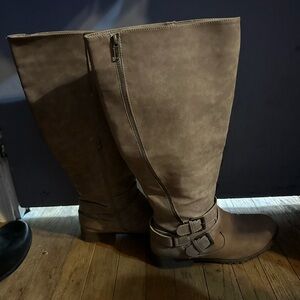 Women’s dress boots